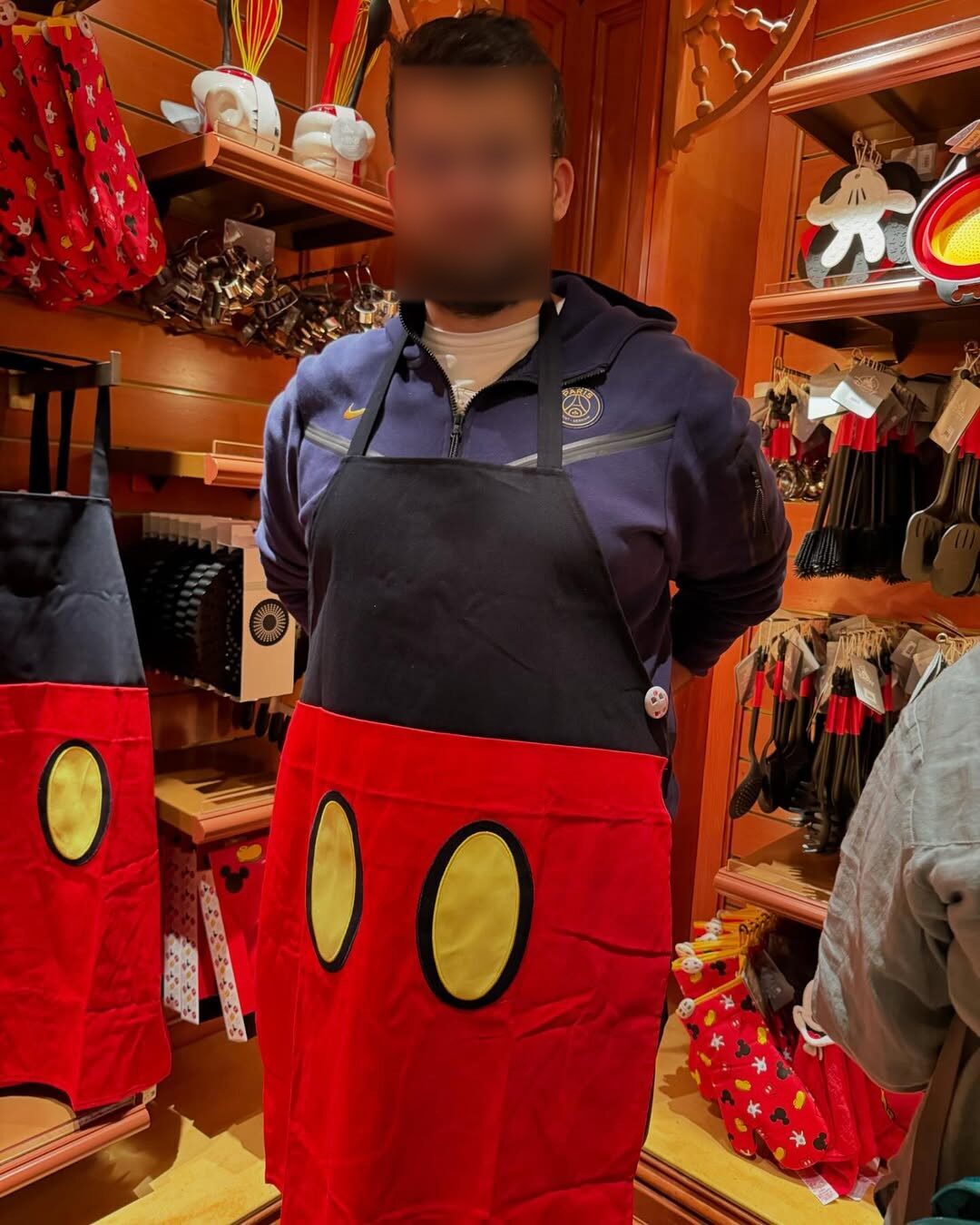 Ankara’nın Etimesgut ilçesi Eryaman semtinde bir kişi balkondan atlayarak hayatına