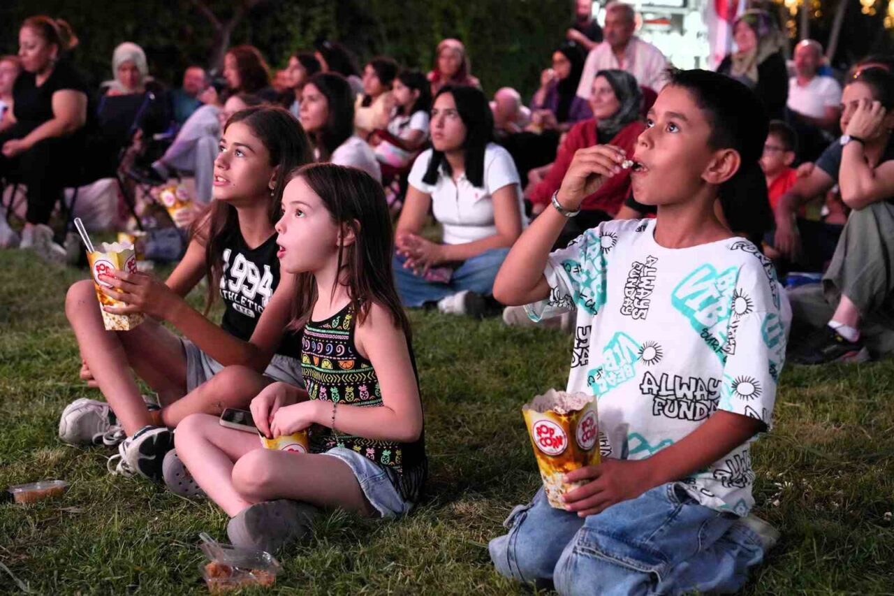 Ankara Keçiören Belediyesi, düzenlediği açık hava sinema gösterimleri ile Yeşilçam’ın
