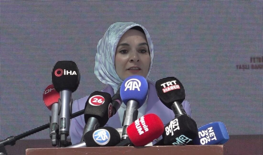 Eskişehir’de huzurevi açılışına katılan Aile ve Sosyal Hizmetler Bakanı Mahinur