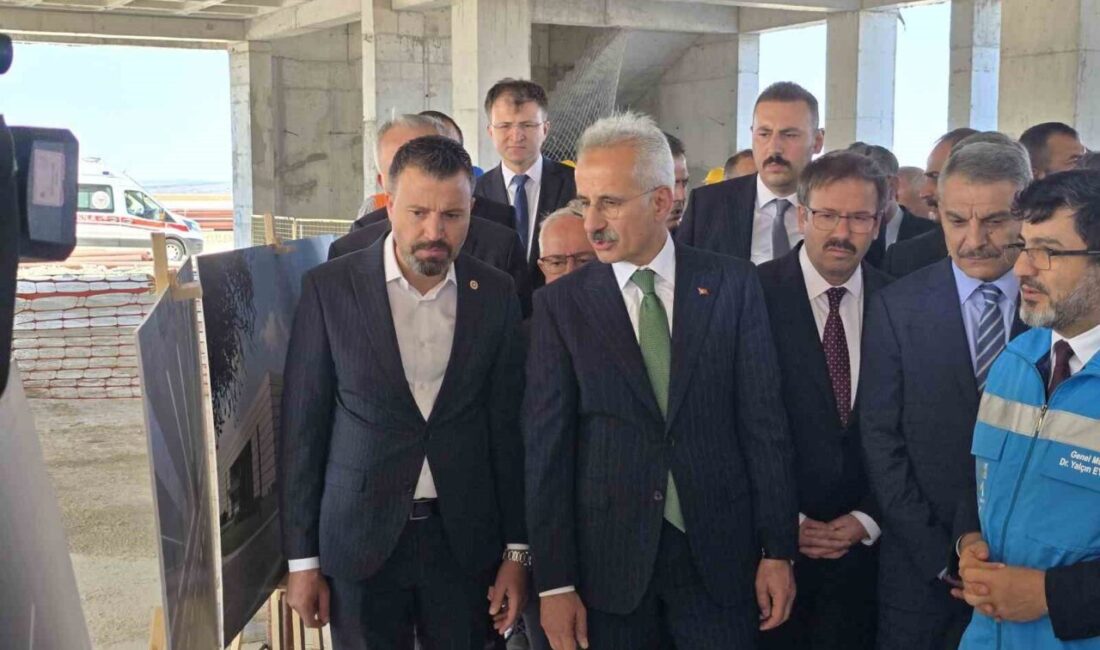 Ulaştırma ve Altyapı Bakanı Abdulkadir Uraloğlu, yapımı devam eden Yozgat
