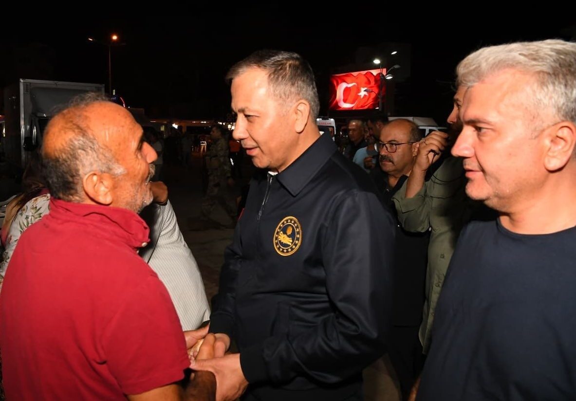 İçişleri Bakanı Ali Yerlikaya, "Balıkesir’in Sındırgı ilçesinde meydana gelen deprem