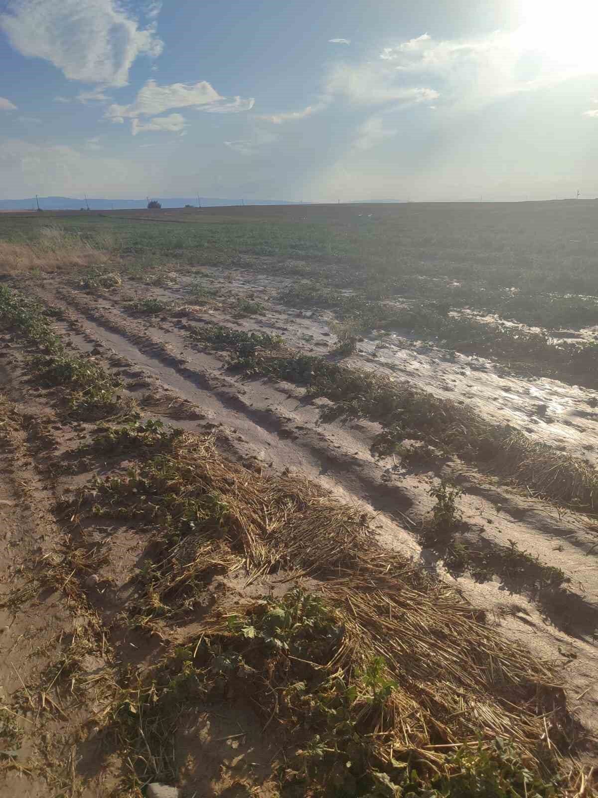 Ankara’nın Beypazarı ilçesinde dün akşam saatlerinde başlayan sağanak sonrası meydana