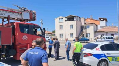 Karaman’da 2 katlı evin teras katında çıkan yangın vatandaşlar tarafından