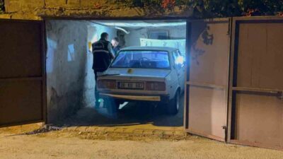 Kayseri’nin Talas ilçesinde kimliği belirsiz şahıslar, çaldıkları otomobille kaza yapıp
