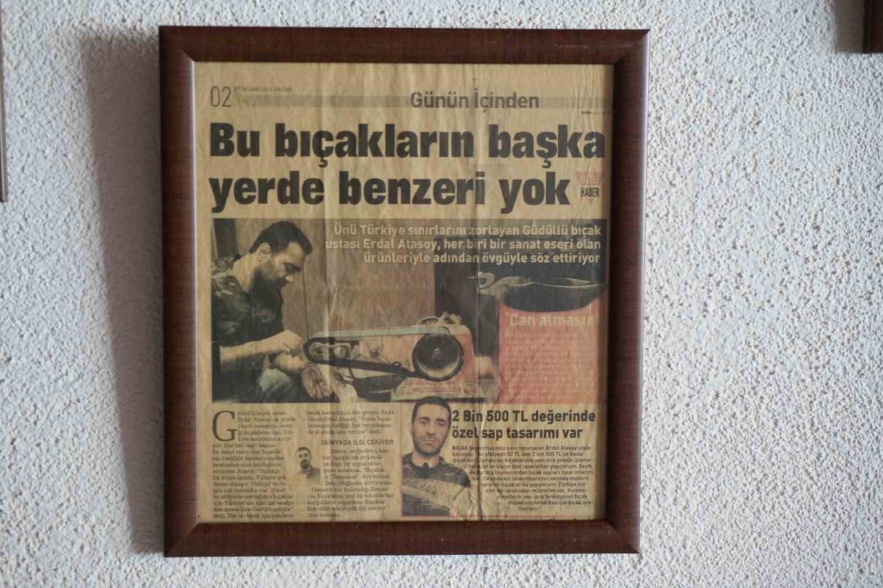 Ankara’nın Güdül ilçesinde yaşayan bıçak ustası Erdal Atasoy, atölyesinde tamamen