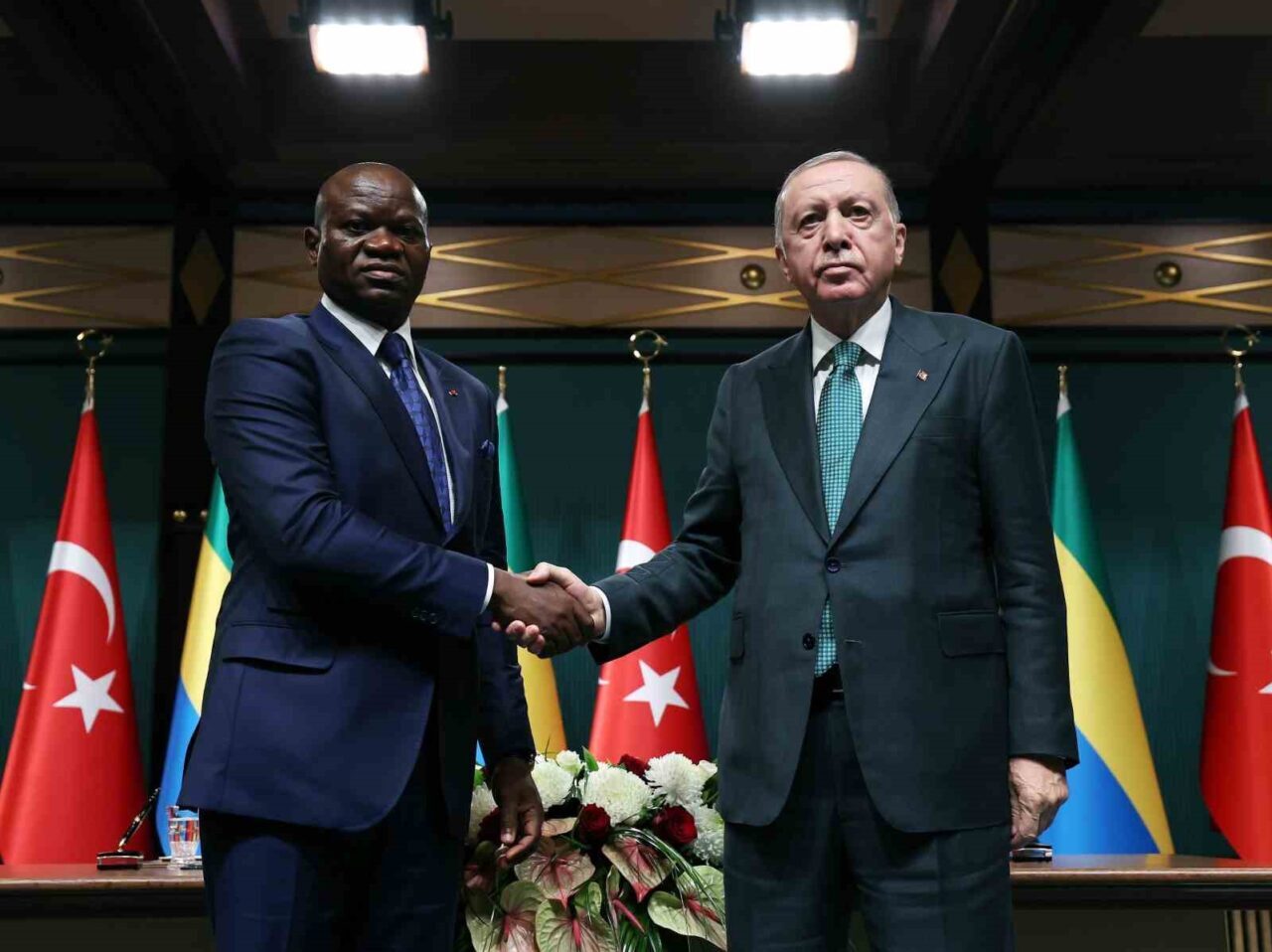 Cumhurbaşkanı Recep Tayyip Erdoğan, "Önceliğimiz Gazzeli kardeşlerimize insani yardımların ulaştırılmasıdır.