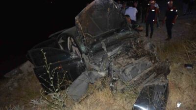 Sivas’ın Suşehri ilçesinde yoldan çıkıp takla atan araçta bulunan 5