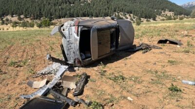 Konya’nın Derebucak ilçesinde otomobilin tarlaya devrilmesi sonucu meydana gelen trafik