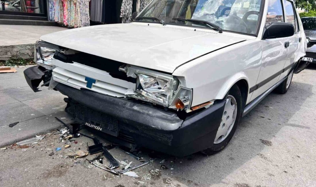 Ankara’da direksiyon hakimiyetini kaybeden minibüs sürücüsü, park halindeki 4 otomobile
