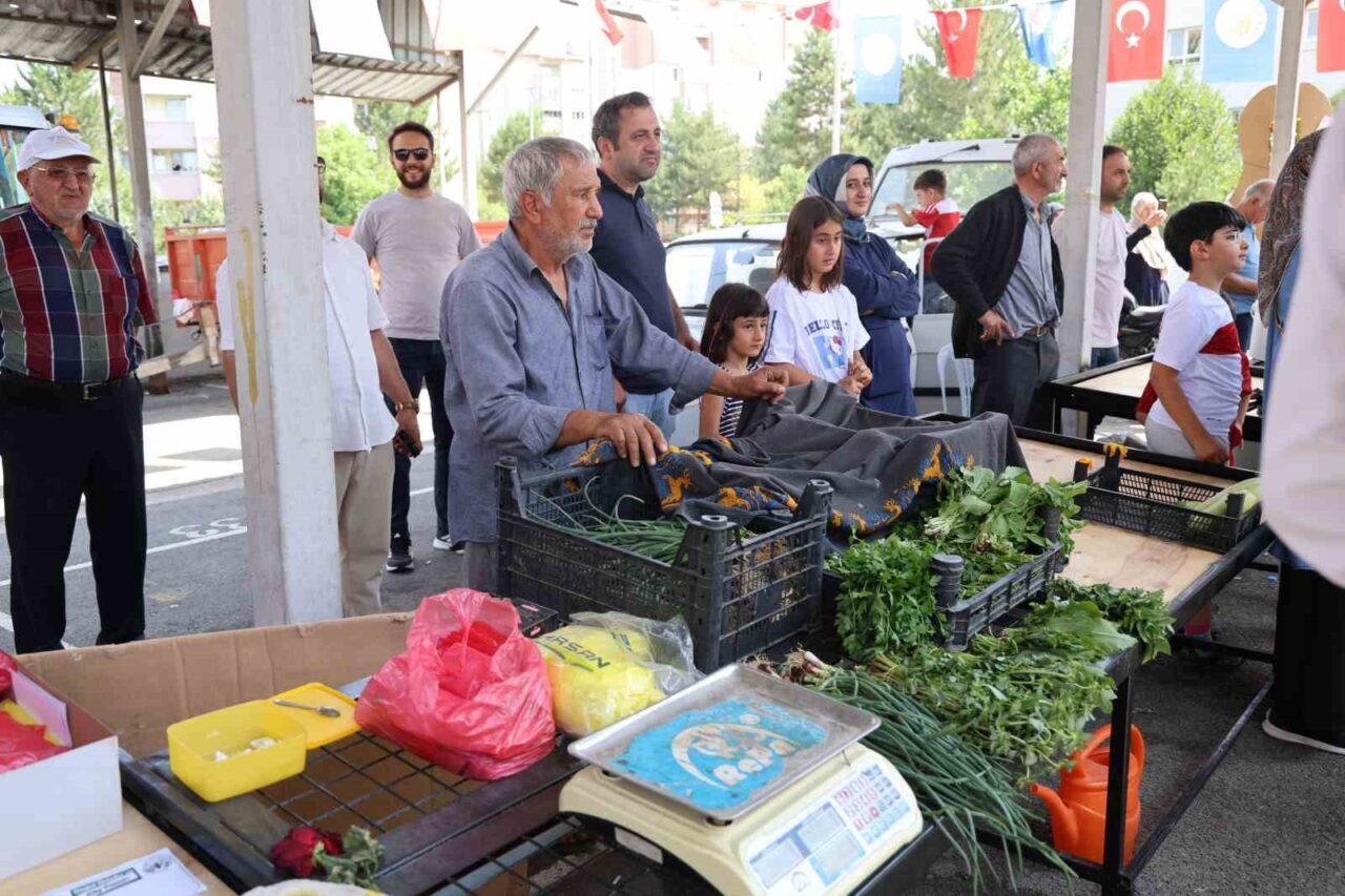 Sivas Belediyesi tarafından hayata geçirilen Doğal Ürünler ve Köy Pazarı
