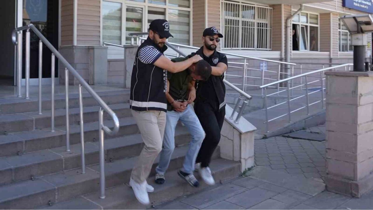 Kırıkkale’de polis ekiplerince düzenlenen operasyonda, kamu hastanesinde görevli bir personel,