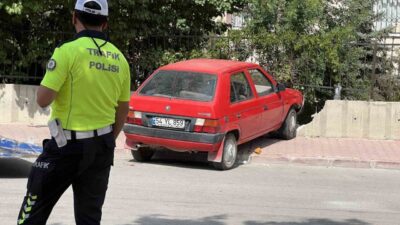 Konya’da uygulama noktasında polis ekiplerinin dur ihtarına uymayan sürücü kendini