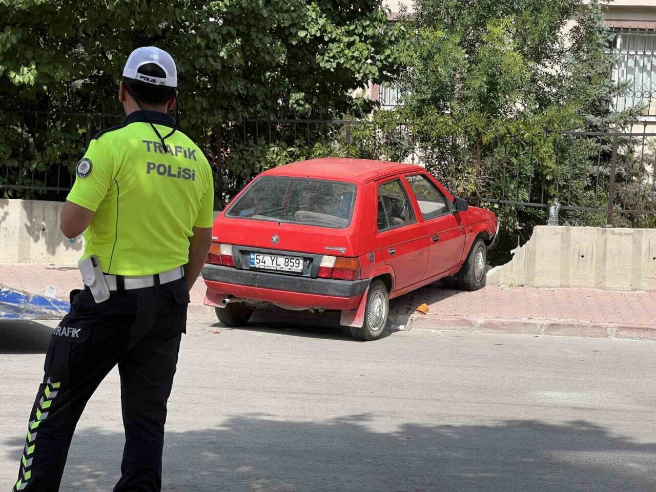 Konya’da uygulama noktasında polis ekiplerinin dur ihtarına uymayan sürücü kendini