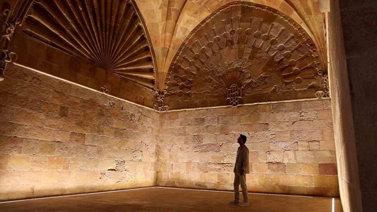 Ortaçağ’ın karanlık Avrupa’sında akıl hastaları yakılarak öldürülürken, Sivas’ın Divriği ilçesinde