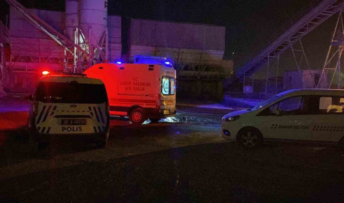 Kayseri’de bir çimento firmasında çalışan şoför, çimento kamyonunu boşaltırken basınç