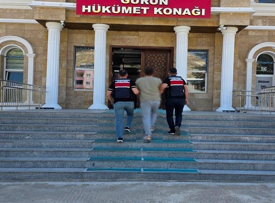 Sivas’ta kesinleşmiş hapis cezası bulunan FETÖ üyesi, jandarma ekipleri tarafından