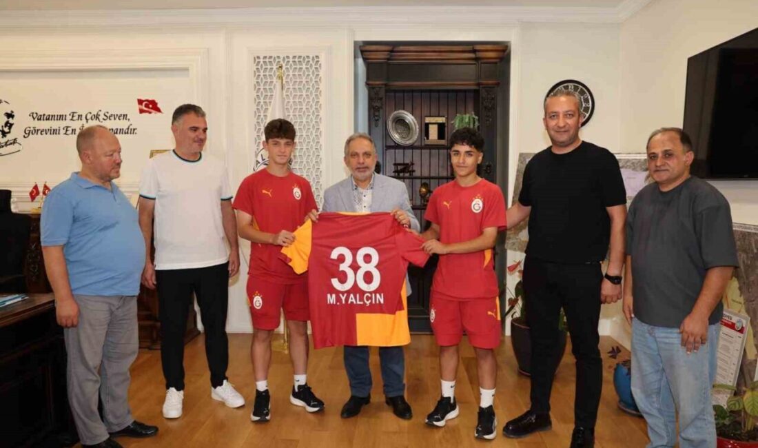 Talas Belediyespor altyapısından yetişerek Galatasaray’a transfer olan genç futbolcular Muhammet