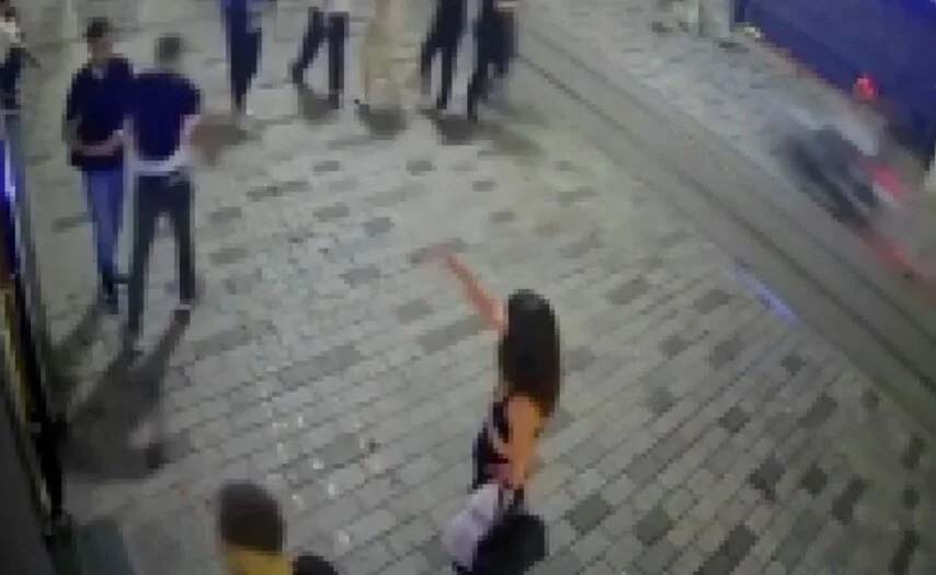 İstanbul Taksim’de bir gece kulübünde çıkan kıskançlık tartışması, bıçaklı saldırıya