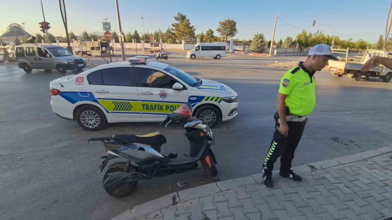 Karaman’da elektrikli bisikletle otomobilin çarpıştığı kazada 2 kişi yaralandı.