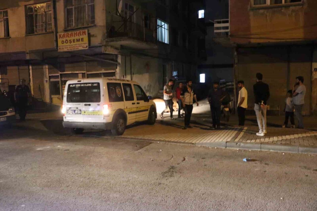 Kayseri’nin Kocasinan ilçesinde çıkan bıçaklı kavgada 1 kişi ağır yaralandı.