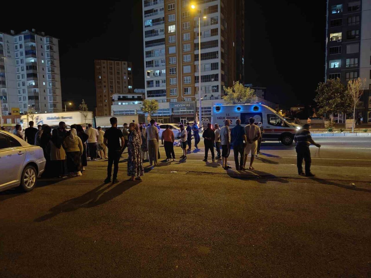 Kayseri’nin Melikgazi ilçesinde yaşanan feci trafik kazasında, yolun karşısına geçmek