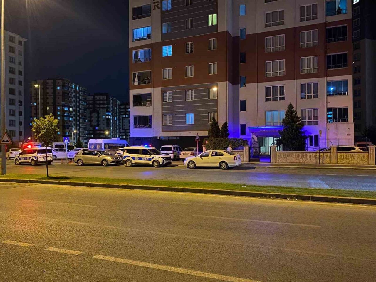 Kayseri’nin Melikgazi ilçesinde iddiaya göre psikolojik sorunları olan şahıs intihar