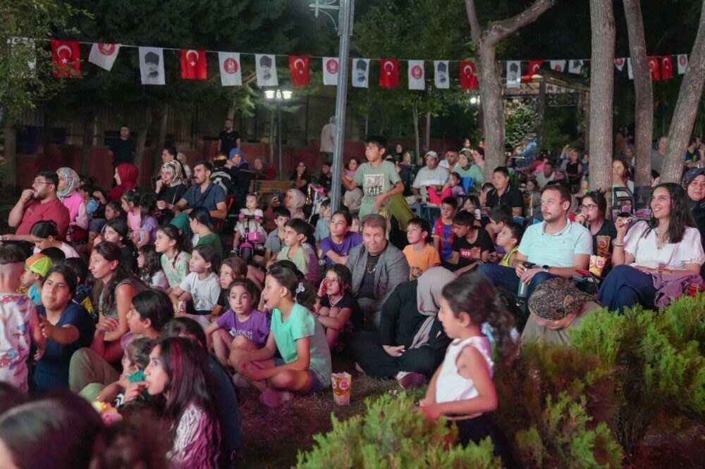 Ankara'nın Keçiören Belediyesi’nin kültür-sanat etkinlikleri kapsamında hayata geçirdiği açık hava