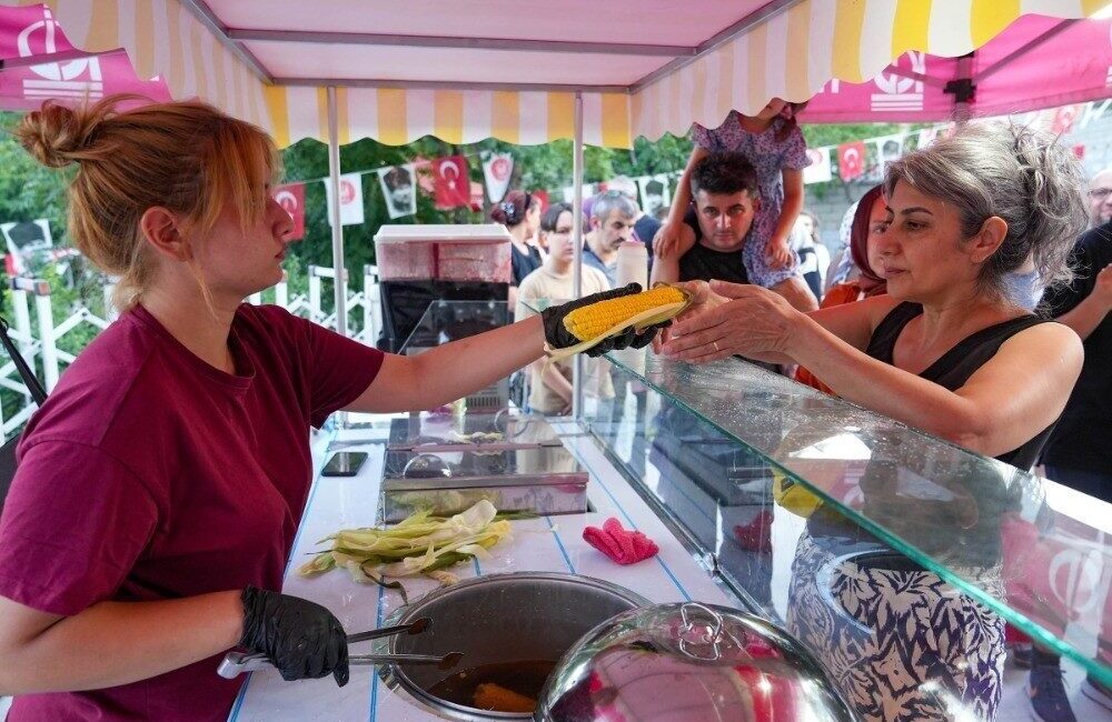 Ankara'nın ilçesi Keçiören’de yaz mevsimini renklendirmek amacıyla açık hava sineması