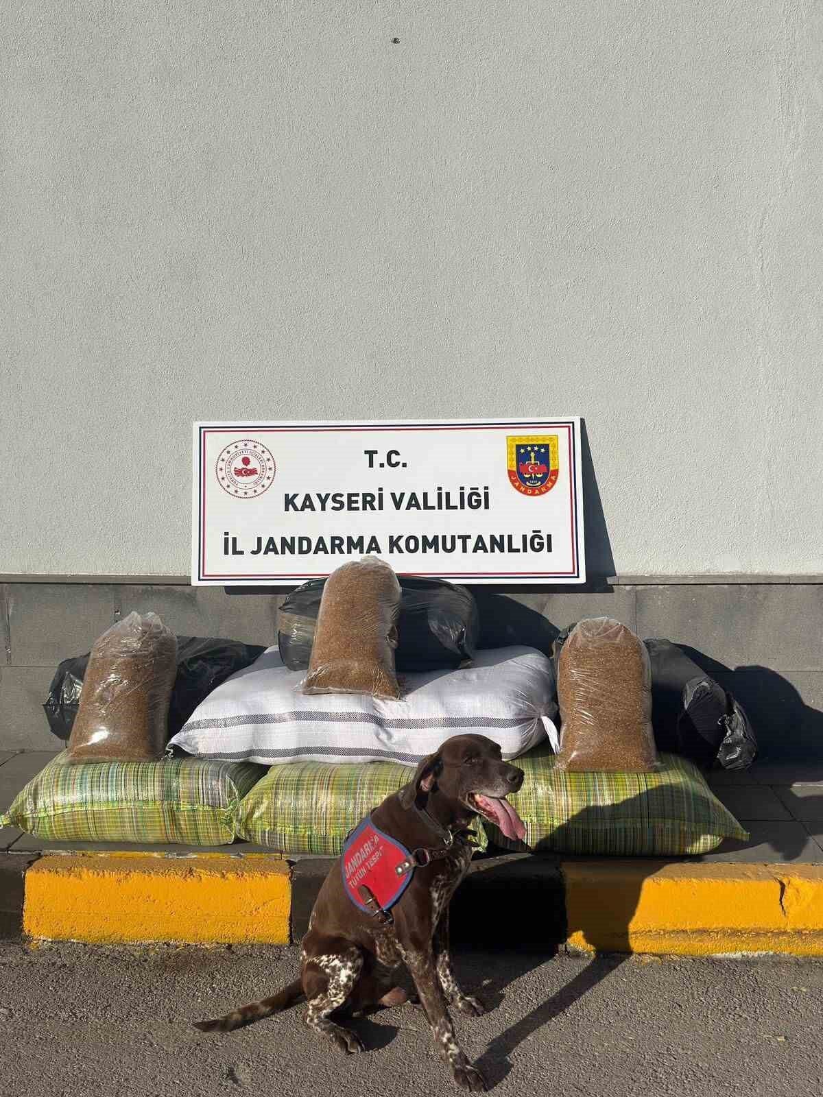 Kayseri’de jandarma ekipleri tarafından yapılan çalışmalarda; kimlik kontrolü için durdurulan