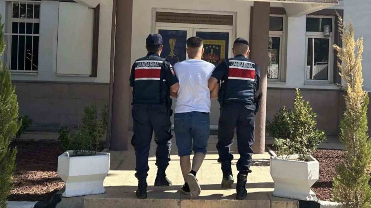 Kırıkkale’nin Yahşihan ilçesinde jandarma ekiplerince düzenlenen operasyonda, haklarında kesinleşmiş hapis