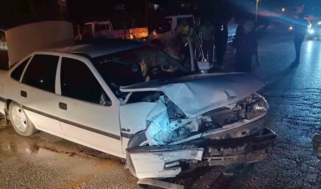 Kırıkkale’de iki otomobilin kafa kafaya çarpıştığı kazada 3 kişi yaralandı.