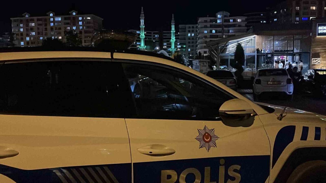 Konya’da çıkan kavgada 1 kişi bıçaklanarak yaralandı.