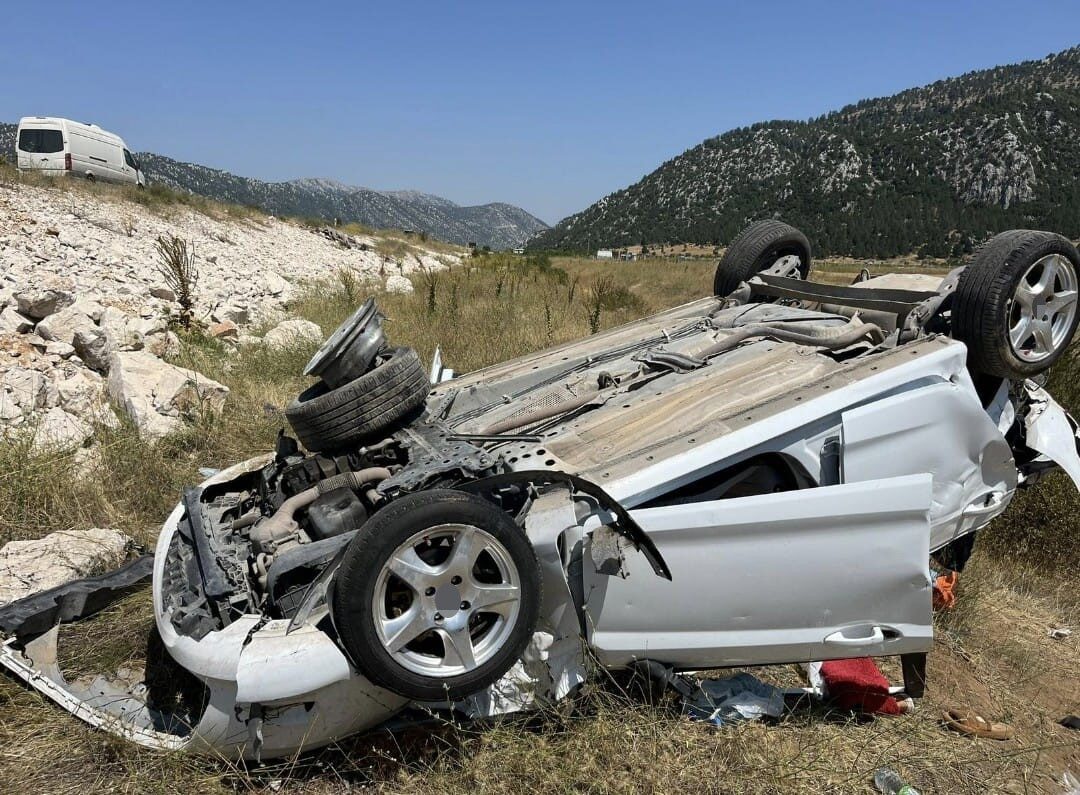 Konya’nın Derebucak ilçesinde otomobilin şarampole devrilmesi sonucu 5 kişi yaralandı.