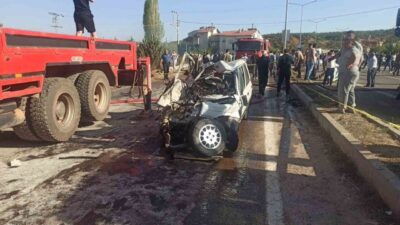 Konya’nın Doğanhisar ilçesinde otomobilin tırla çarpışması sonucu meydana gelen kazada