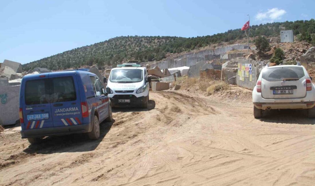 Konya’nın Beyşehir ilçesinde mermer ocağında kepçeden düşen mermer bloğun altında