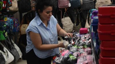 Eskişehir’de veliler çocuklarına okul çantası tercihinde bulunurken, 250 ile 4