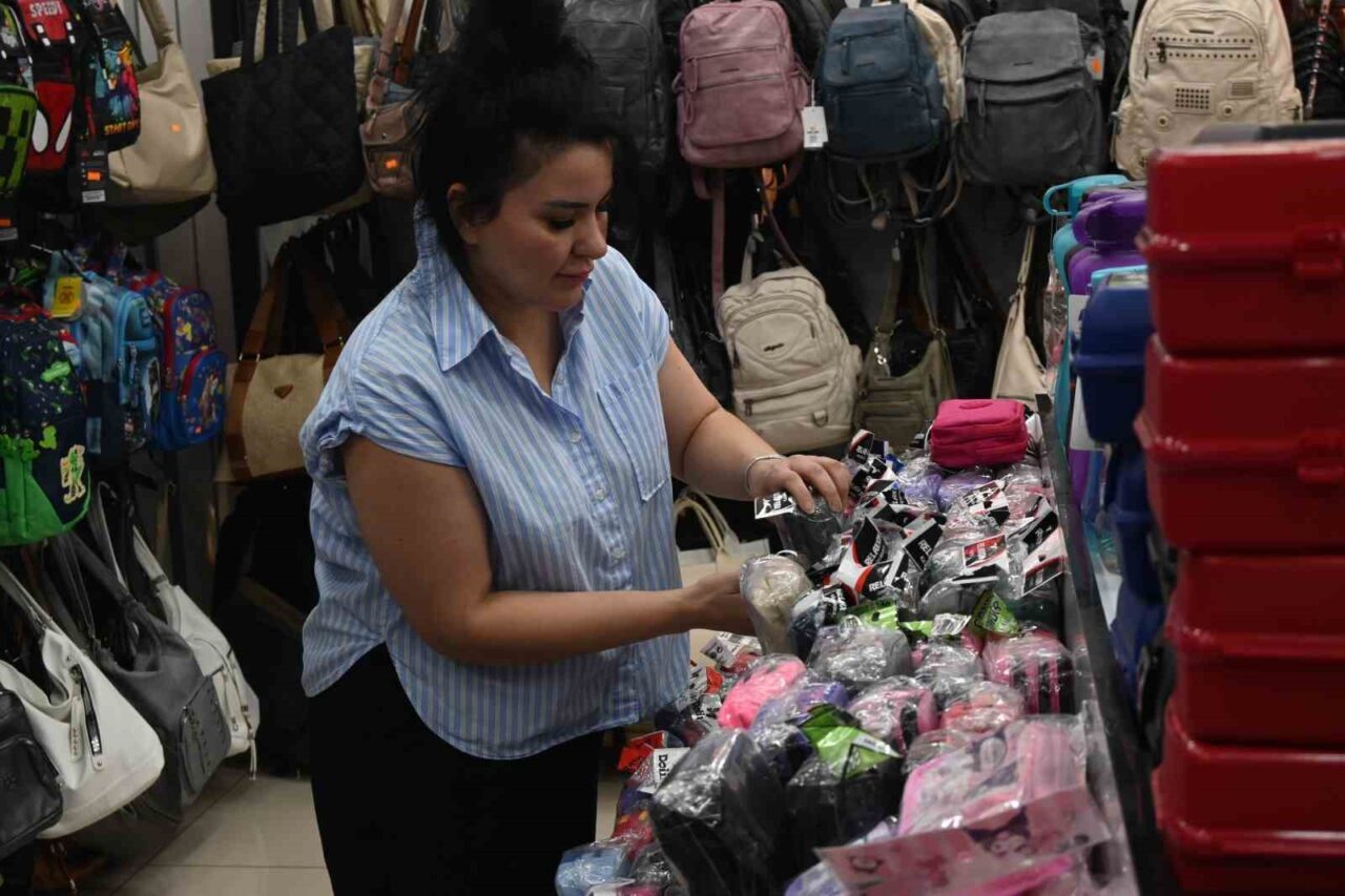 Eskişehir’de veliler çocuklarına okul çantası tercihinde bulunurken, 250 ile 4