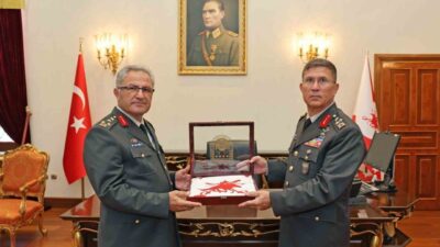 Orgeneral Metin Tokel, 1. Ordu Komutanlığı görevini Korgeneral Bahtiyar Ersay’a
