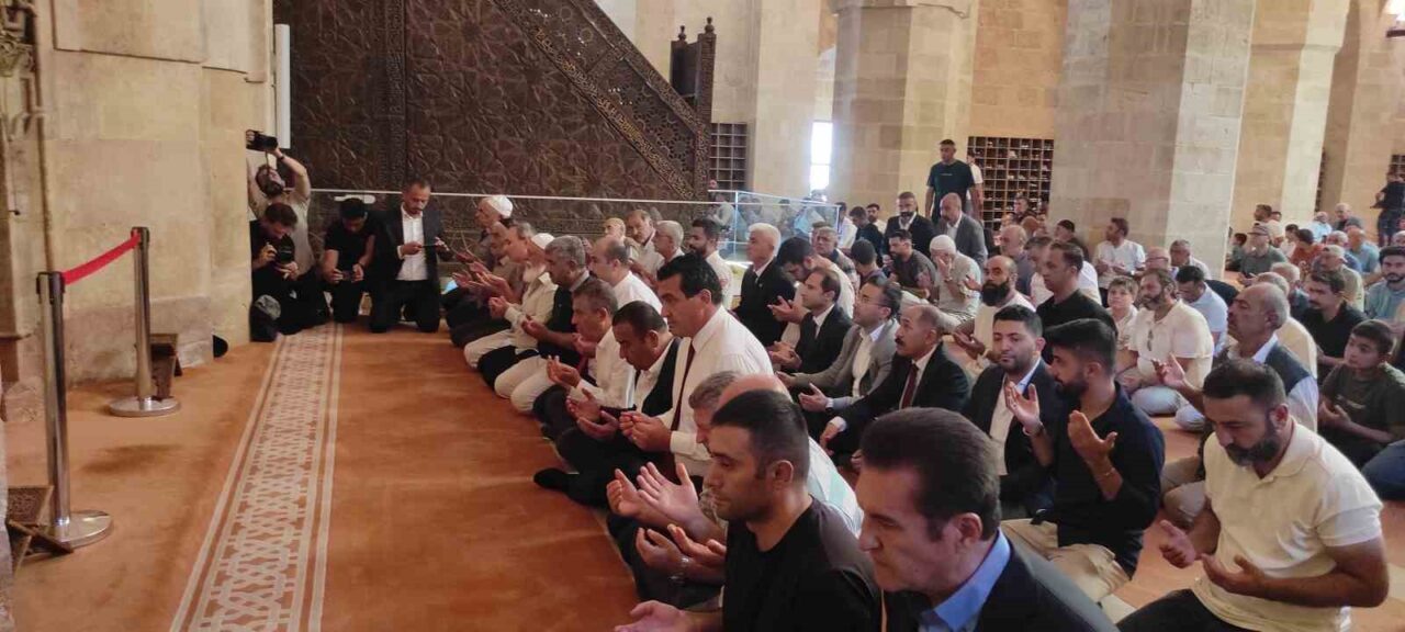 Bir dizi programa katılmak üzere Sivas’a giden CHP Genel Başkanı