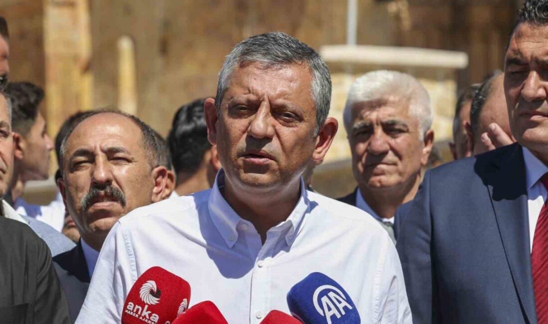 Bir dizi program için Sivas’a giden CHP Genel Başkanı Özgür