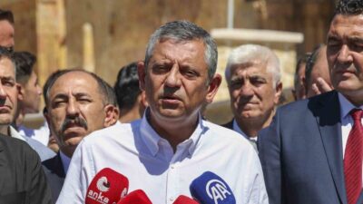 Bir dizi program için Sivas’a giden CHP Genel Başkanı Özgür