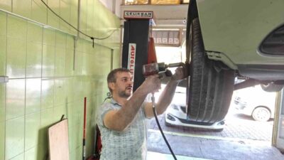 Kayseri’de 30 yıldır motor ustalığı yapan Muzaffer Polat, araçlarda radyatör