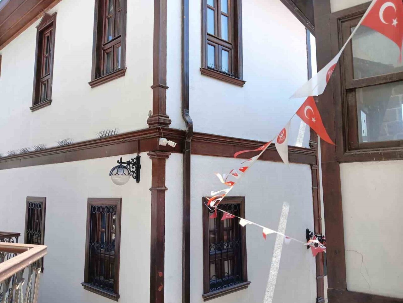 Kamu kurumlarının yöneticilerinin elektronik imzalarının kopyalanarak sahte diploma ve sürücü