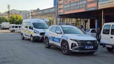 Kayseri’nin Kocasinan ilçesinde oto tamircide bir kalfanın elindeki silahla oynadığı