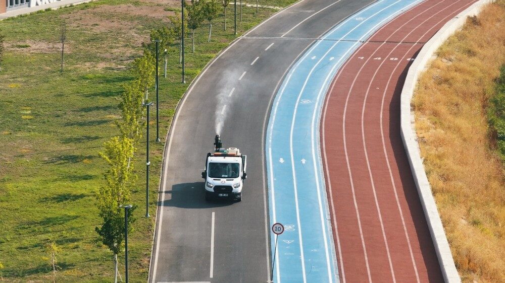 Ankara'nın Sincan Belediyesi yaz aylarının gelmesiyle birlikte sinek ve zararlı
