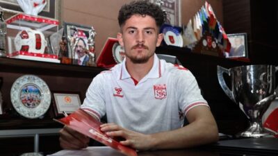 Sivasspor altyapısında yetişen genç oyuncu Emirhan Başyiğit’in sözleşmesi, 2028 yılına
