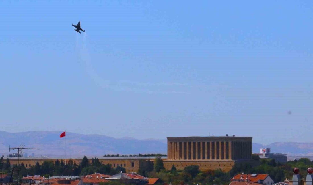 Türk Hava Kuvvetleri’ne bağlı akrobasi timi SOLOTÜRK, Anıtkabir semalarında çevre