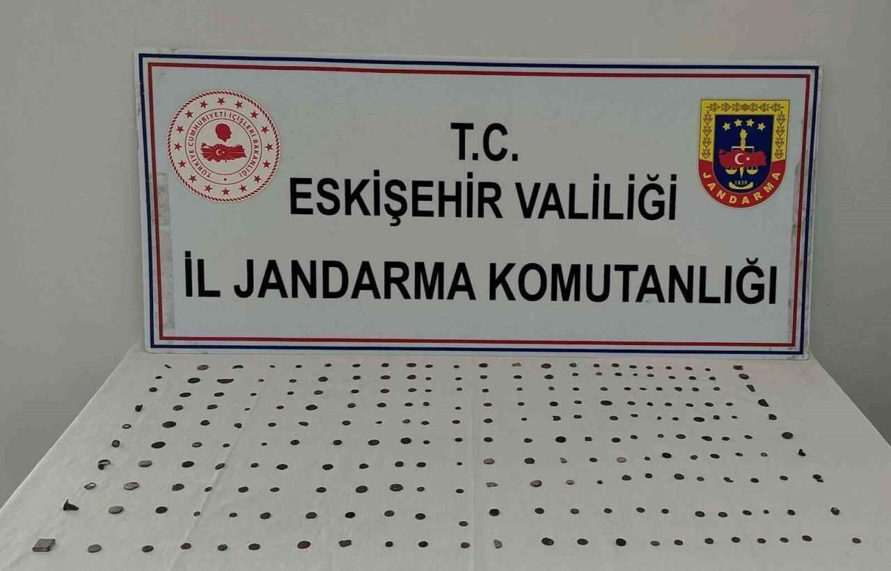 Eskişehir’de jandarma ekiplerinin çalışmaları sonucunda yakalanan tarihi eser kaçakçısı hakkında