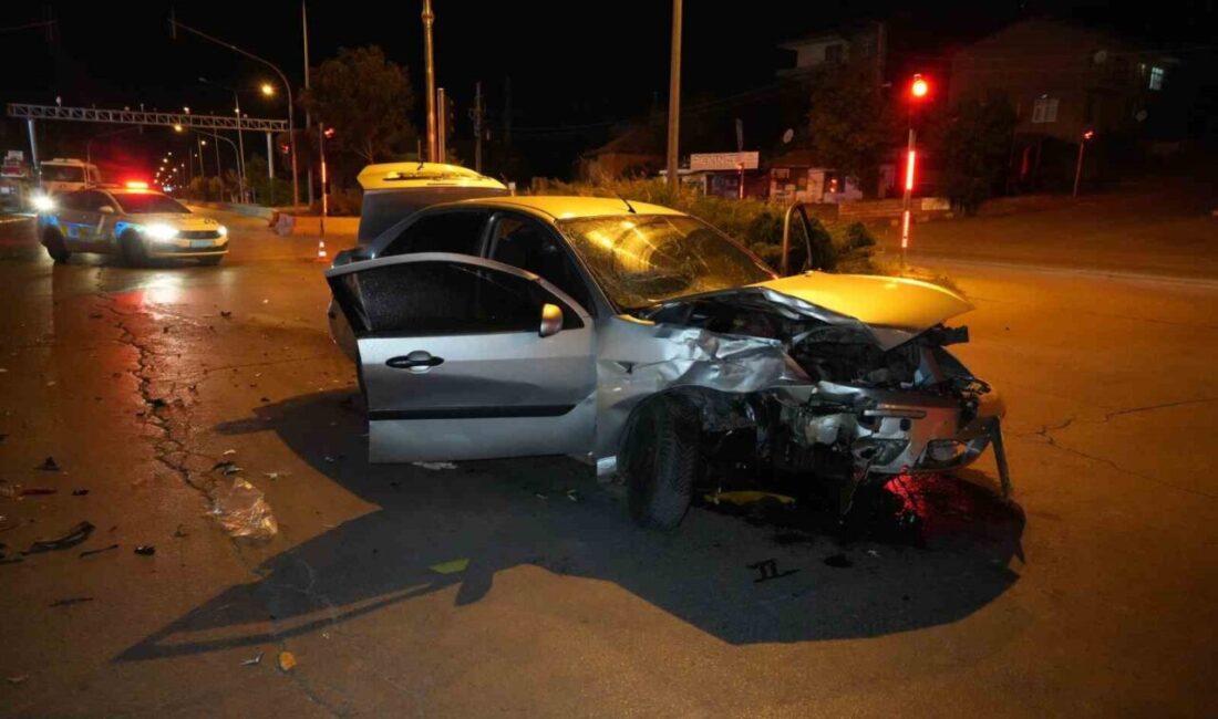 Kırıkkale’de otomobil ile kafa kafaya çarpışan ticari taksi, savrularak bir