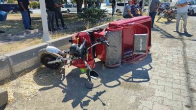 Sivas’ta tırın çarptığı elektrikli motosiklet insürücüsü kaldırıldığı hastanede hayatını kaybetti.